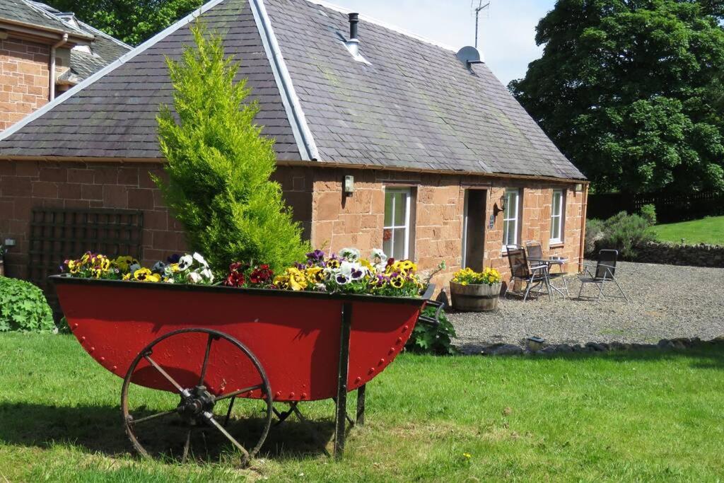 Harleyburn Cottages - Stables And Saddlery Melrose Extérieur photo